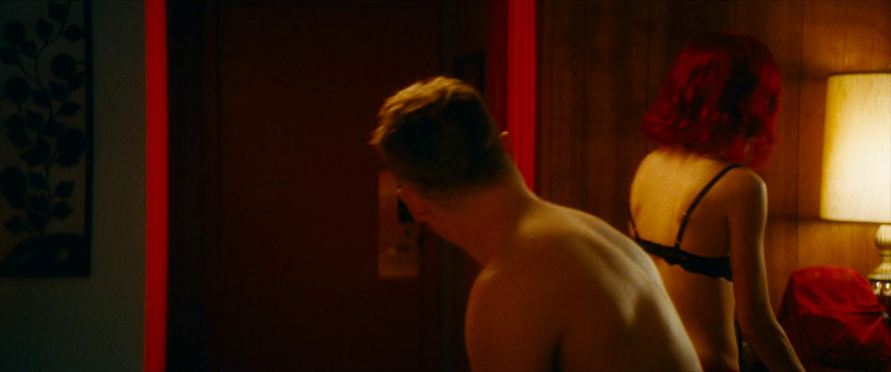 Strange Darling (2024) WEBRip Hin + Eng + Tam + Tel 720p x264 AVC AAC 2.0.mkv.0002